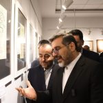 وزیر فرهنگ و ارشاد از نمایشگاه خوشنویسی در بیرجند بازدید کرد