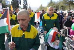 مسئولین بهزیستی خراسان جنوبی همگام با معلولین قدم  در راهپیمایی یوم‌الله ۲۲بهمن گذاردند