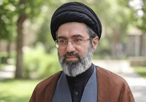رهبر انقلاب: امضای رئیس‌جمهور آمریکا بی‌ارزش و نامعتبر است